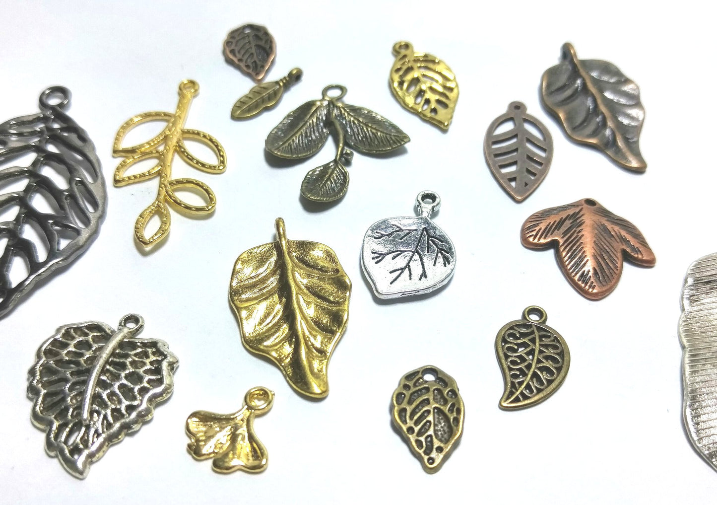 20 Leaf Charm Party